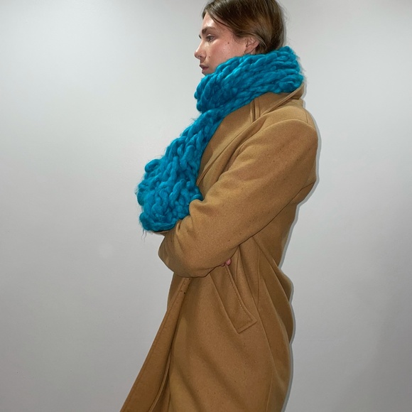 Arm Knit Chunky Scarf/ Hand knit accessory/ Chunky yarn/ Hand knit scarf - Picture 4 of 4